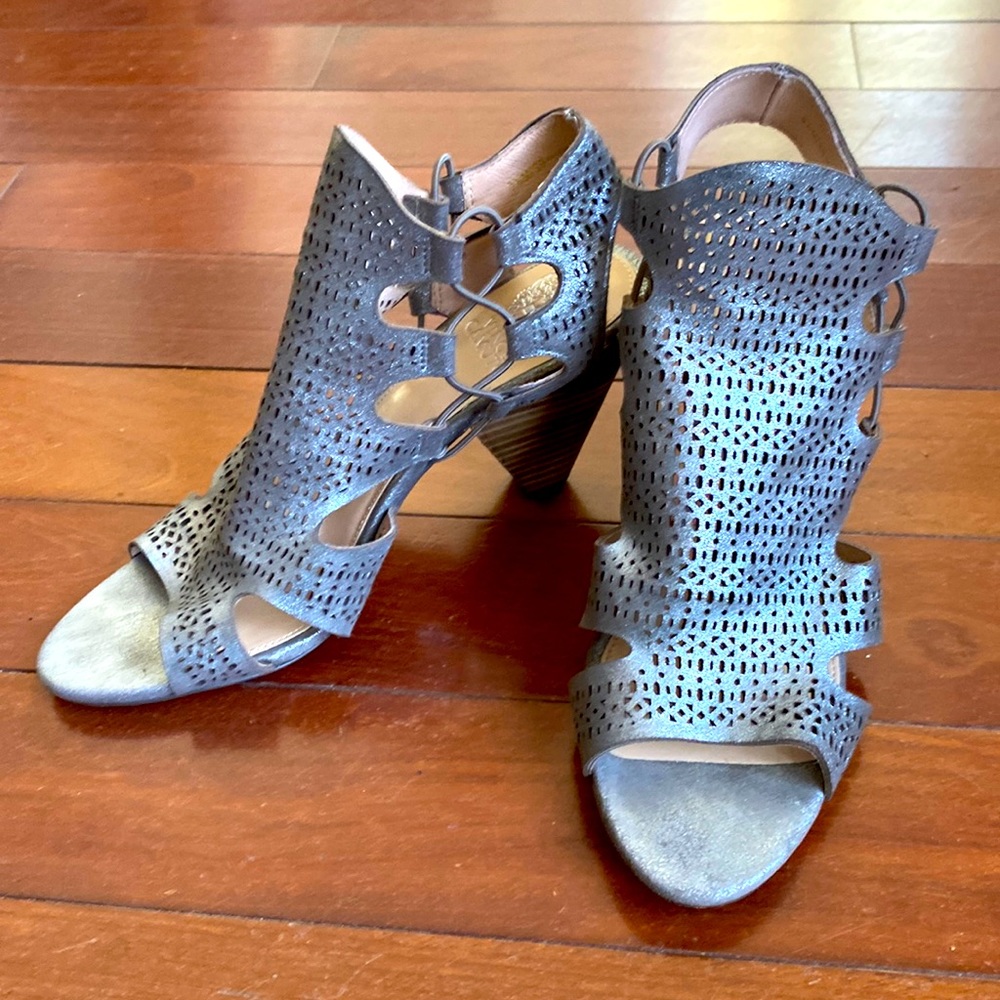 Vince Camuto Silver Gray Shoes Size 8 1/2  39